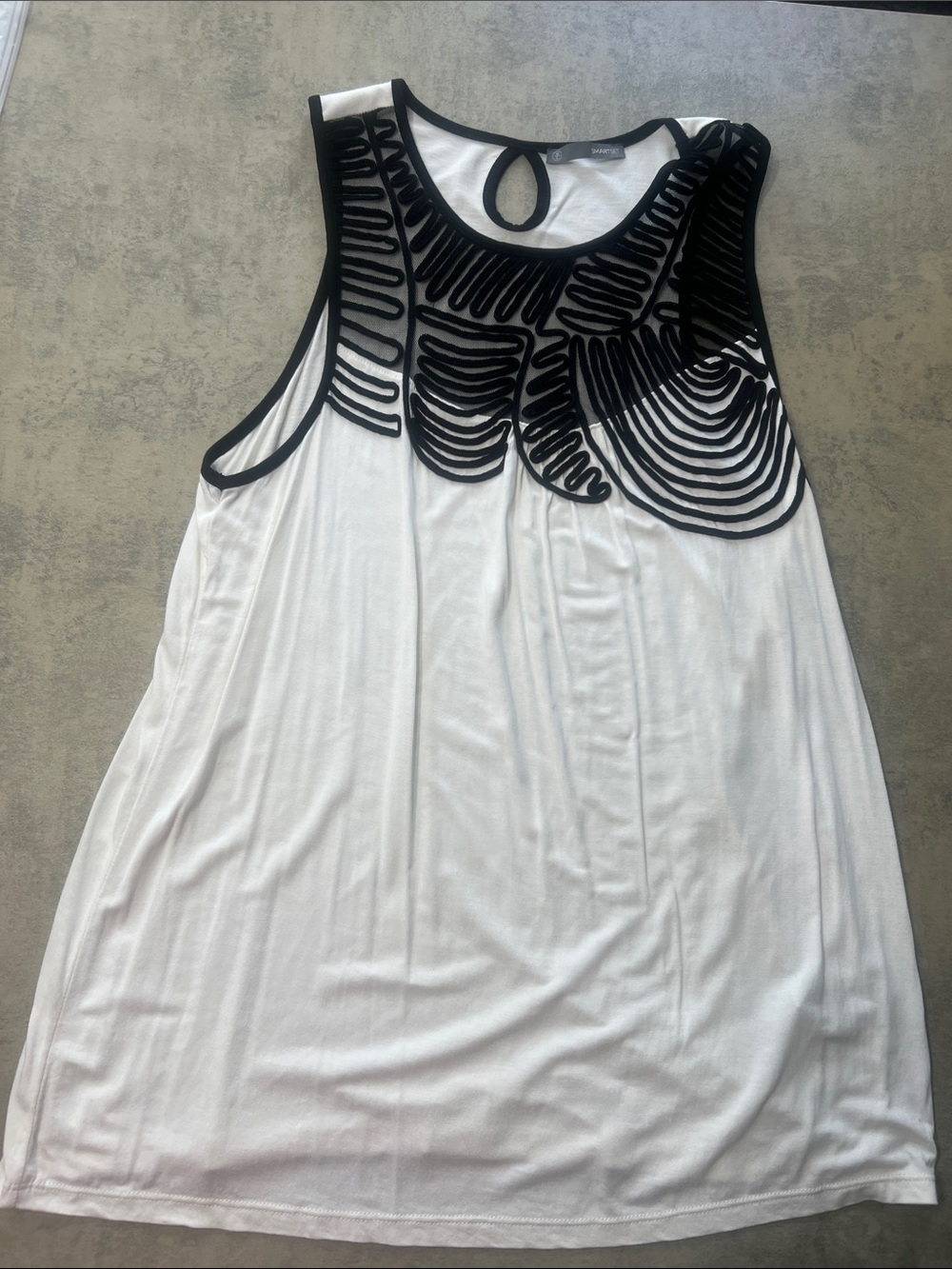 Smart Set White Sleeveless Camisole with Black Appliqué